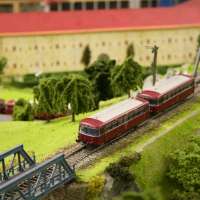 Faszination Modelleisenbahn – Zeitgeschehen auf engsten Raum