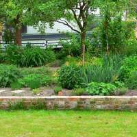 Gartenpflege – diese Geräte benötigen Sie für die Pflege der Beete
