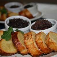 Tapenade aus schwarzen Oliven