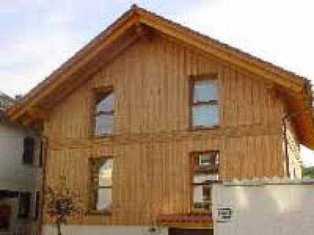 Hochwertige Fassadenprofile aus Holz