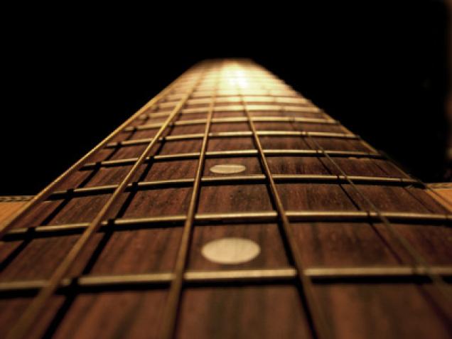 Gitarrenakkorde selber lernen: so bringen Sie sich das Gitarrenspiel bei