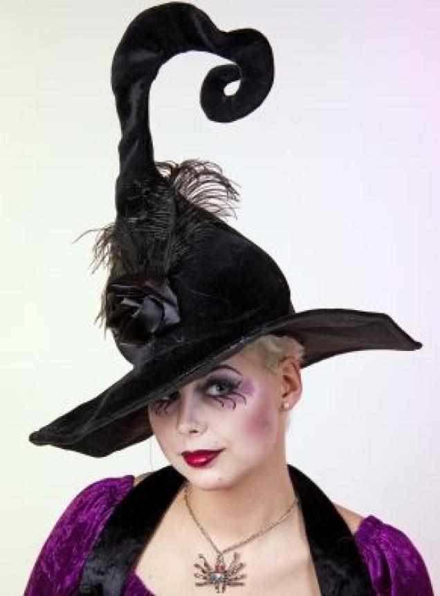 Hexenhüte - ein Hexenhut steht ihr zu Halloween gut