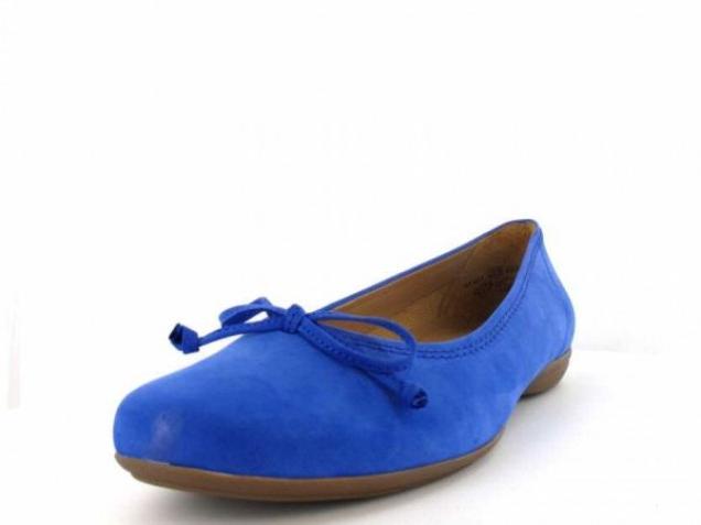 Schuhe in Übergrößen im Sommer 2013 - Der Trend geht zu knalligen Farben