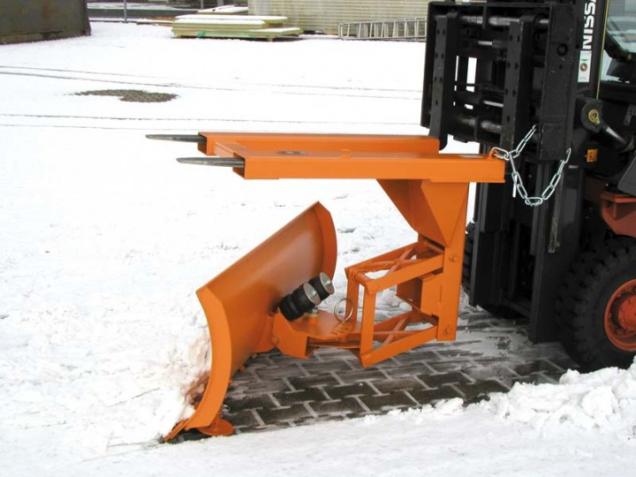 Winterdienst-Geräte: Wo sind die Unterschiede zwischen Stapler-Schneeschieber und Schneepflug für Gabelstapler- ein Überblick