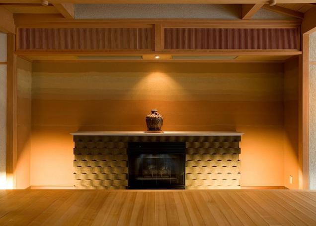 Indirekte Beleuchtung durch Deckenfluter – eine altbewährte Einrichtungsidee für das Wohnzimmer