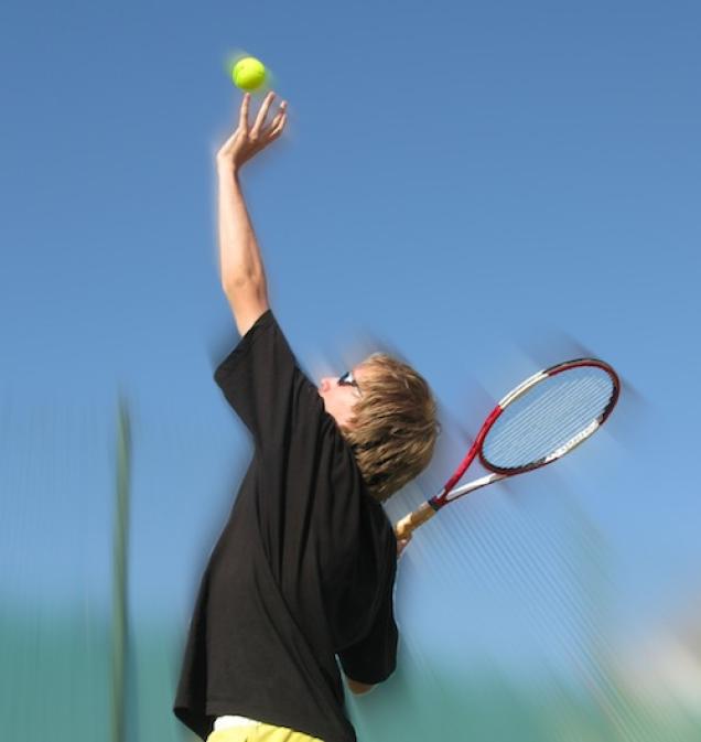 Verletzungsrisiko beim Tennis minimieren